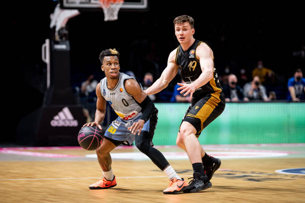 在绿茵场上 在绿茵场上