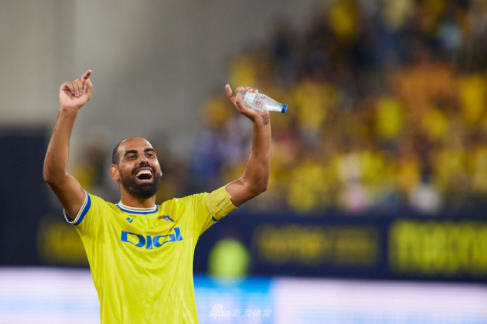 他们并不依 他们并不依