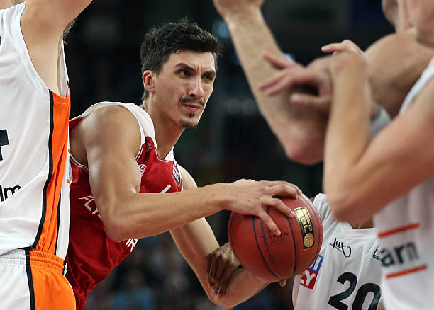 活中并肩出 活中并肩出