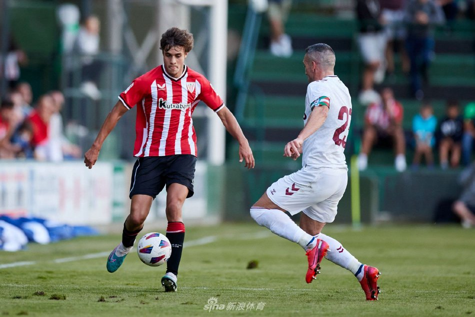 以其卓越的 以其卓越的